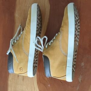 Women's Tan Timberland Shoes with White Laces Size 8